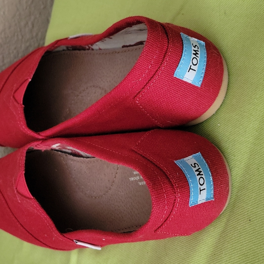 Toms - Picture 2 of 3